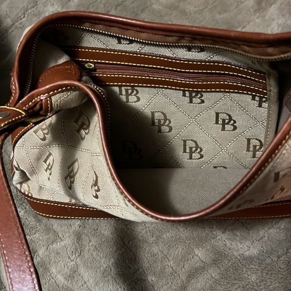 Very Good condition Dooney&Bourke shoulder tote bag - Picture 2 of 3